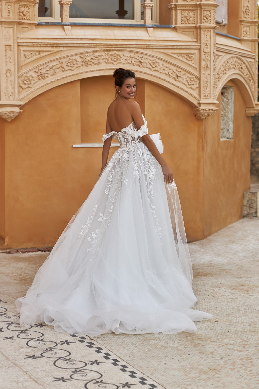 robe de mariee a-ligne lacee dans le dos