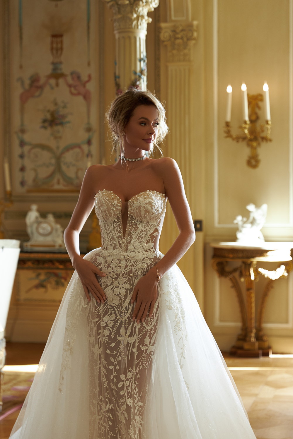 robe de mariee fourreau en dentelle et perles