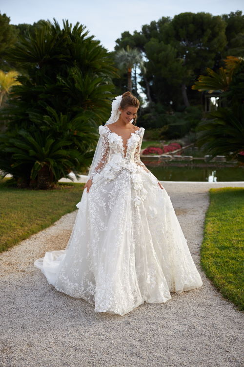 Robe de mariée avec fleurs en 3D