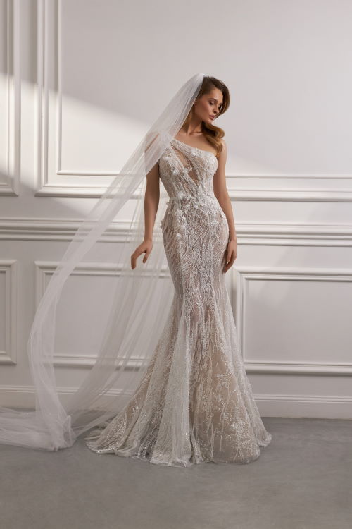 Robe de mariée asymétrique